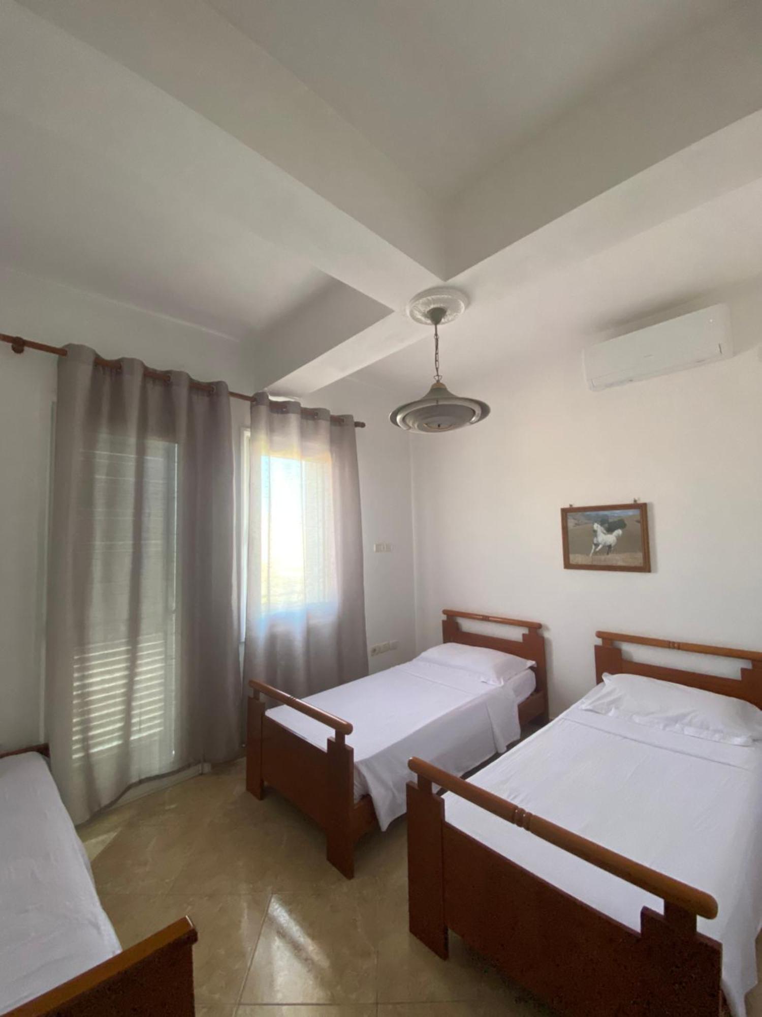 Guest House Irvin Berat Buitenkant foto